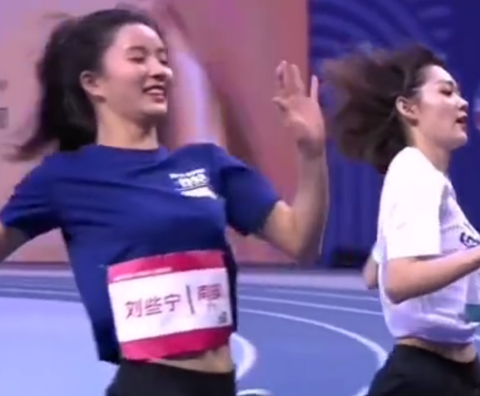 超新星运动会|硬糖少女团综：张艺凡挑战彩带舞，刘些宁长点心，赵粤变电竞少女？