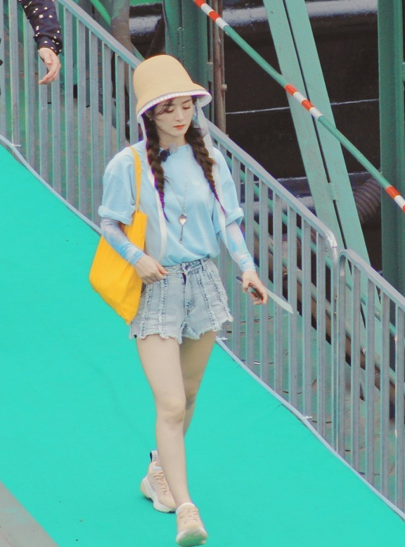 赵丽颖录制中餐厅有多累中途一度直不起腰真实表情让人心疼