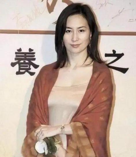 何超琼|“赌后”何超琼：错过陈百强，嫁给许晋亨，如今却孤身无子女