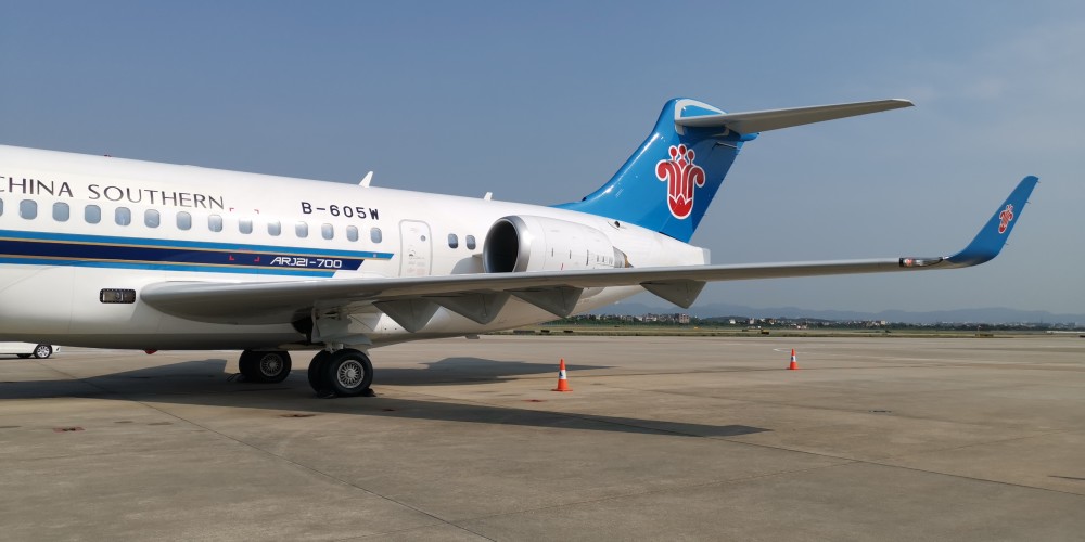 南航首架国产arj21飞机开始商业运营