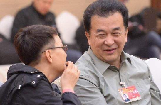 国家一级演员|五年前，国家一级演员黄宏上午被免职，下午就被带走，今现状堪忧