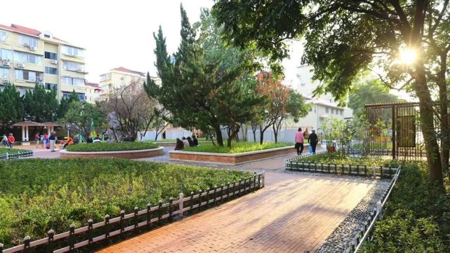 它可以是一个小型植物空间或者是喷泉小广场,亦或是具有纪念意义的一