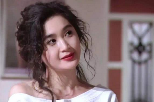 温碧霞|15岁就走红，嫁入豪门17年后离婚，前夫满世界追着她复合