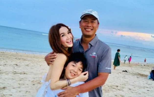 温碧霞|15岁就走红，嫁入豪门17年后离婚，前夫满世界追着她复合