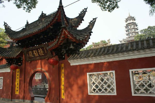 重庆"露天金佛"走红,高20米,在世界称尊,距解放碑30分钟车程