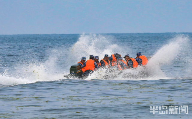 海上赛马看海军陆战队冲锋舟驾驶训练