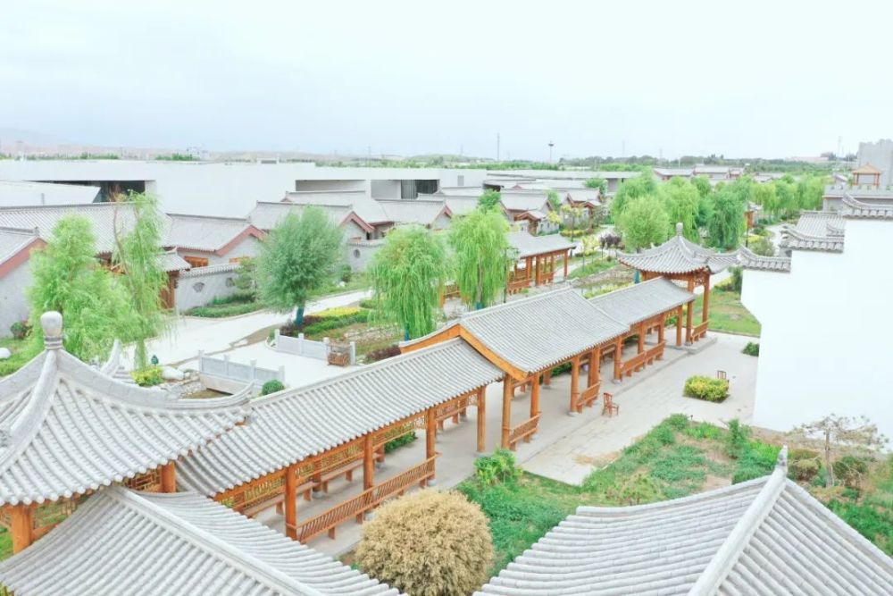 在白鹿仓峪泉古街饱享一份悠闲一份快乐