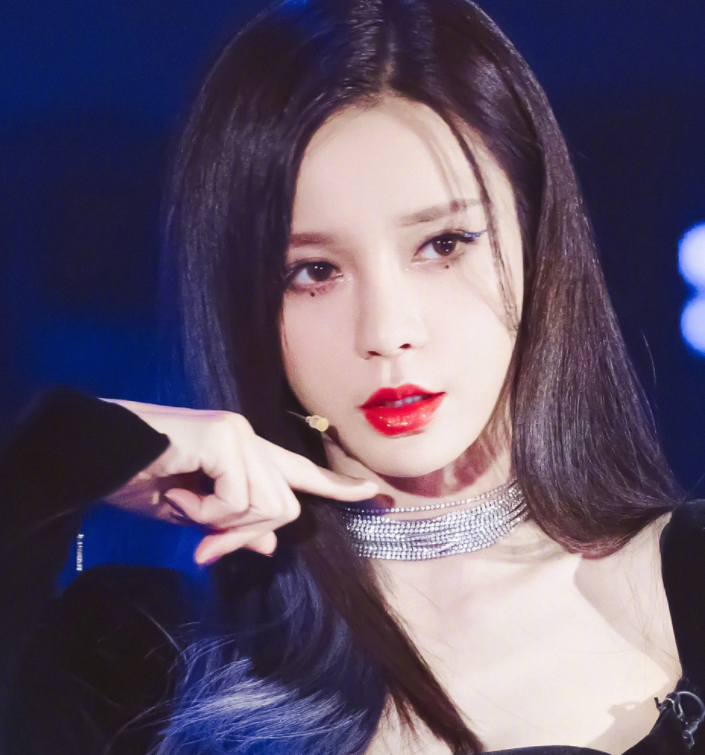 沈梦辰|沈梦辰淘汰后发姐姐们的“丑照”，有谁注意吴昕照片，过于真实了