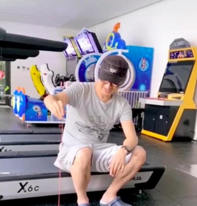 章子怡|港媒曝章子怡2亿别墅，室内活似小型商场，宠物都有独立卧室