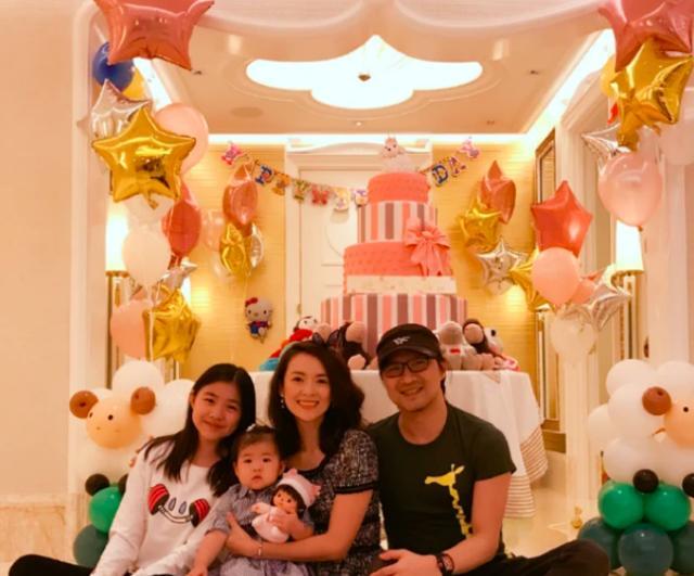 章子怡|港媒曝章子怡2亿别墅，室内活似小型商场，宠物都有独立卧室