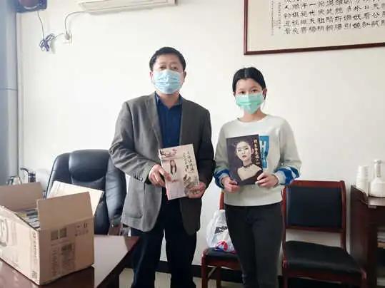 岑怡诺|一天写诗两千首的岑怡诺，是天才还是家长制造的悲哀？