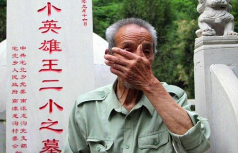 他先带着这支迷路的日军到处绕路,随后将他们带向了我方队伍的伏击圈