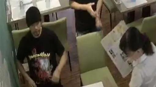 周杰伦|歌王差距大：周杰伦胡子拉碴的状态被偷拍，王力宏秀健硕好身材