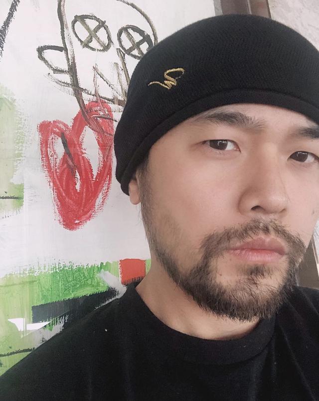 周杰伦|歌王差距大：周杰伦胡子拉碴的状态被偷拍，王力宏秀健硕好身材