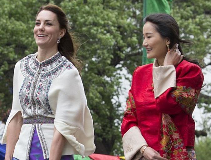 凯特王妃|38岁凯特王妃有魅力！热情融化了雪域美人，佩玛终于开怀大笑