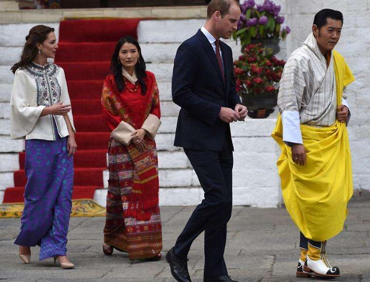 凯特王妃|38岁凯特王妃有魅力！热情融化了雪域美人，佩玛终于开怀大笑