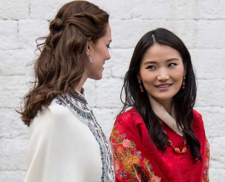 凯特王妃|38岁凯特王妃有魅力！热情融化了雪域美人，佩玛终于开怀大笑