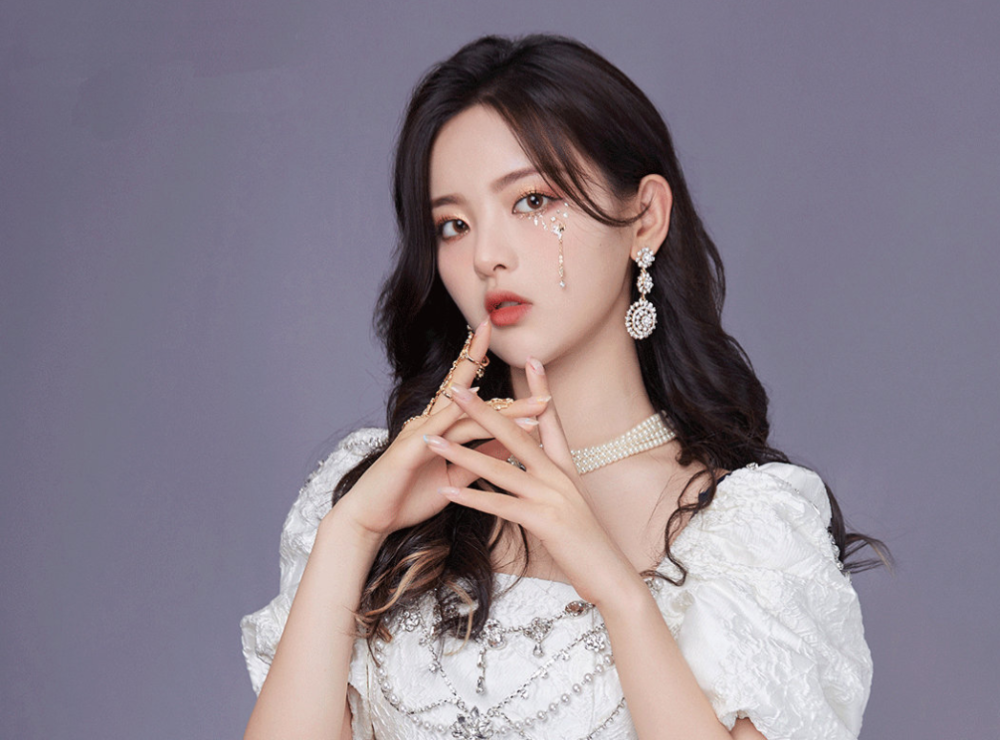 中餐厅|《中餐厅》赵丽颖发文有深意，文中锦鲤天鹅，路人喊话杨超越张艺凡