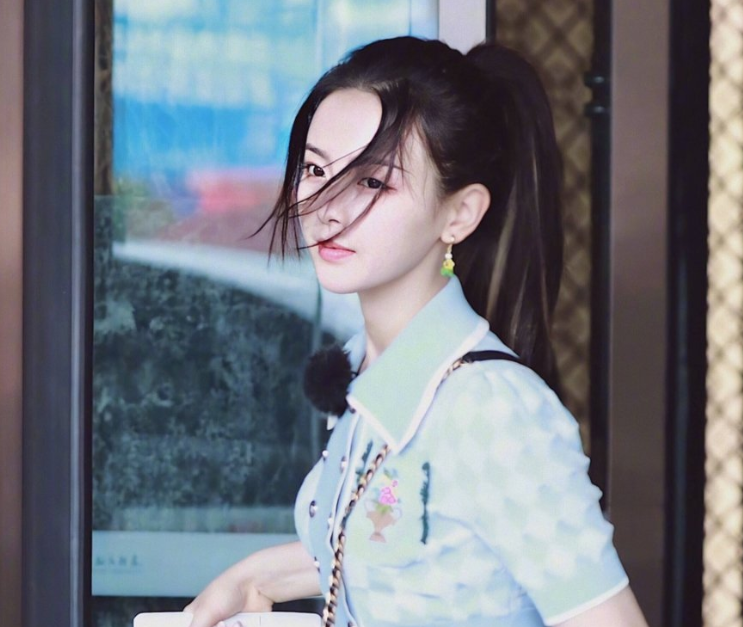 中餐厅|《中餐厅》赵丽颖发文有深意，文中锦鲤天鹅，路人喊话杨超越张艺凡