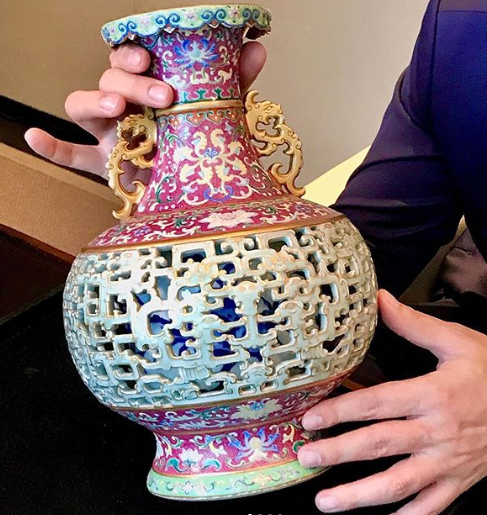 欧洲老妇卖中国花瓶拍出6300万 出自乾隆时期 闲置50年 花瓶 乾隆 欧洲