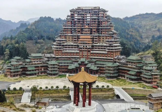 侠客岛:独山县烧钱400亿绝非孤例,"举债式发展"已成惯用套路