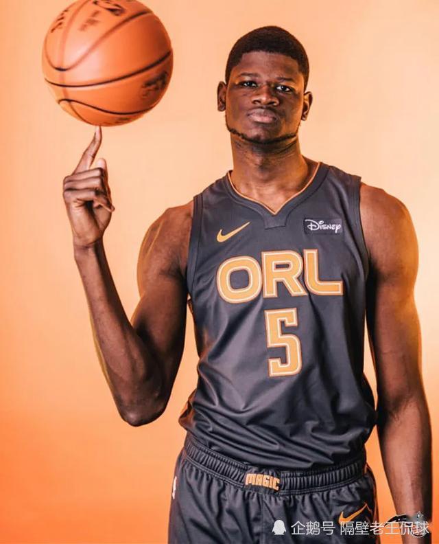 班巴变身绿巨人四个月增重28磅自律堪比詹姆斯周琦又背锅了