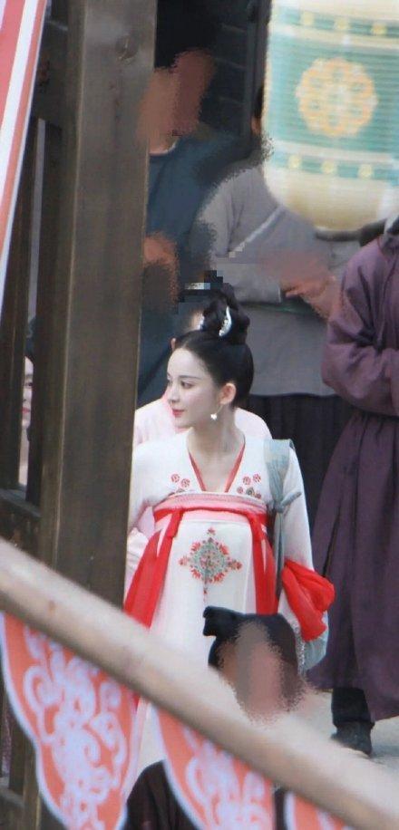 古力娜扎|古力娜扎新剧曝路透照，身披唐装充满仙气，和热巴比还是输了？