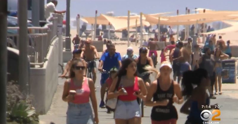 美国_社会|美国亨廷顿比奇海滩，被网友骂上了推特热搜