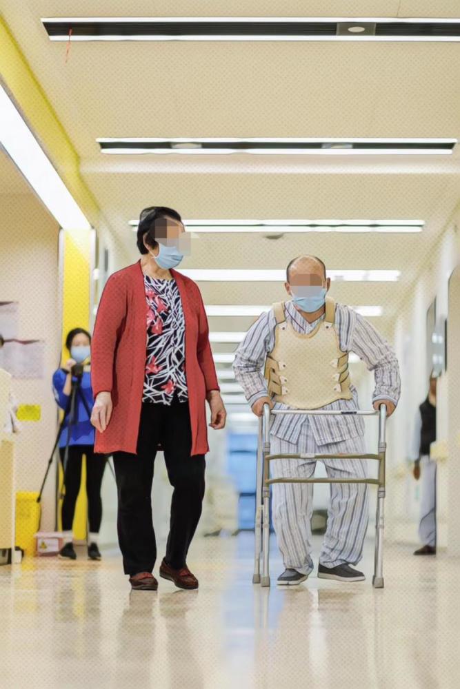 深圳大学总医院|身体被敲断四次重塑 国内首例“3-on折叠人”出院 想回老家开个小店