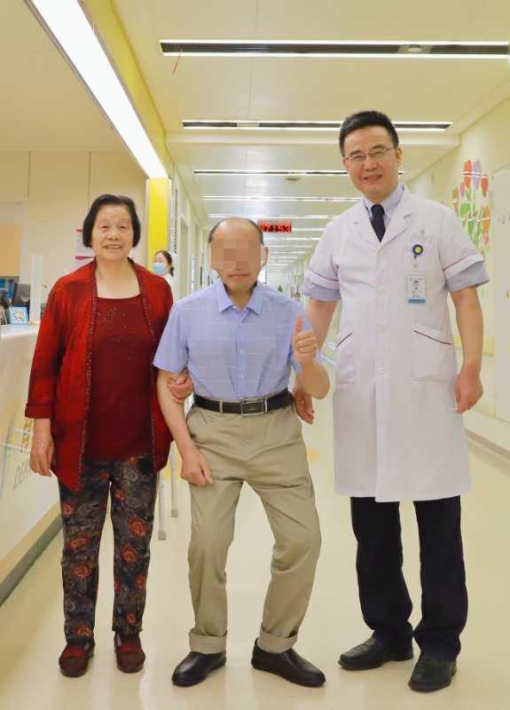 深圳大学总医院|身体被敲断四次重塑 国内首例“3-on折叠人”出院 想回老家开个小店