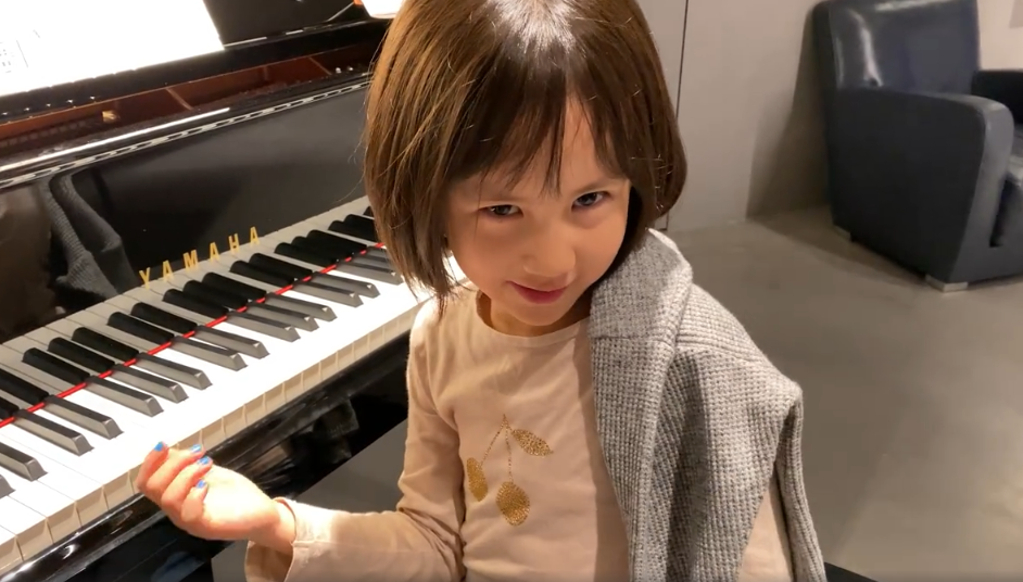 多妹|孙莉晒小女儿写作业，多妹侧颜美炸屏，高情商表白妈妈超暖