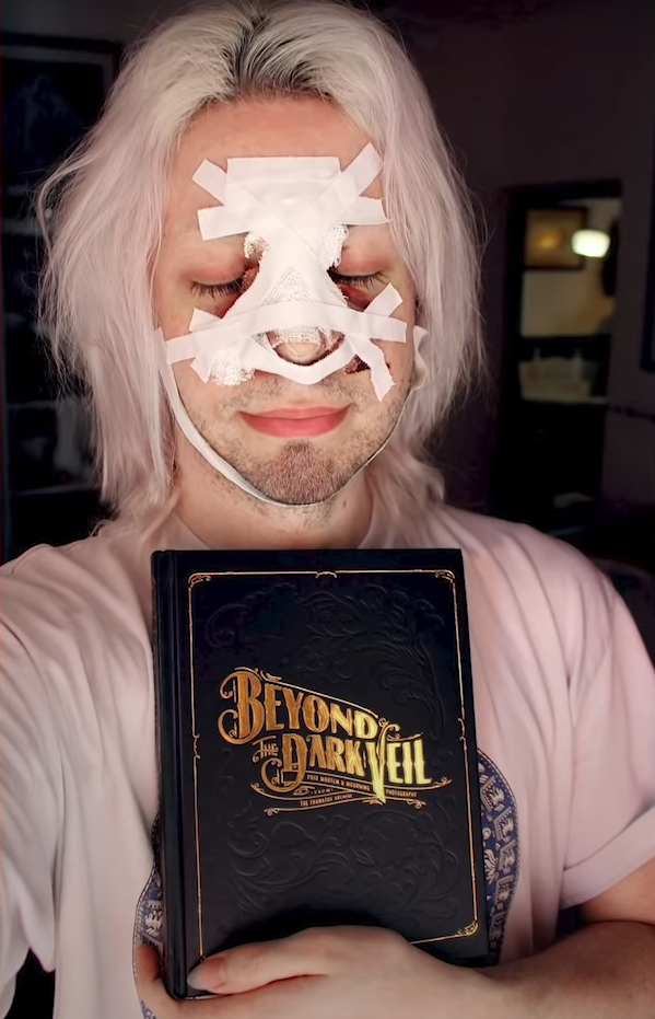 路易斯|男子从小受同学欺凌一心想变成精灵，如今已做了32次整容手术