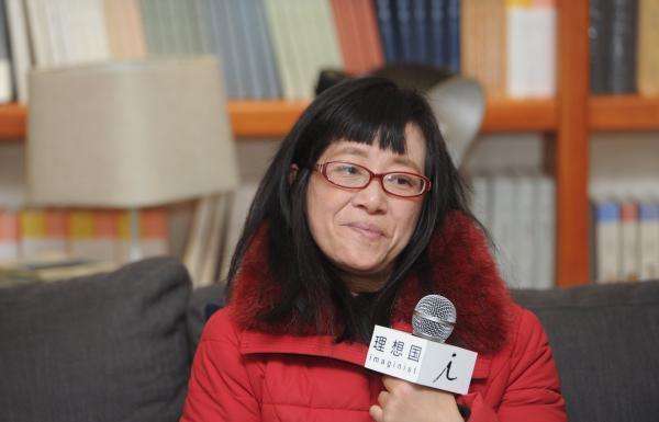 余秀华|诗人余秀华5个月内给歌手李健写4首情诗，网友：没见过这样的诗人