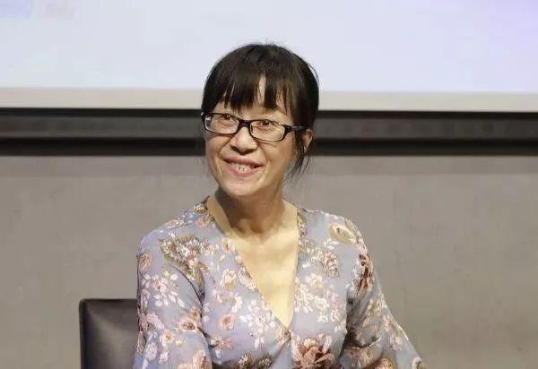 余秀华|诗人余秀华5个月内给歌手李健写4首情诗，网友：没见过这样的诗人