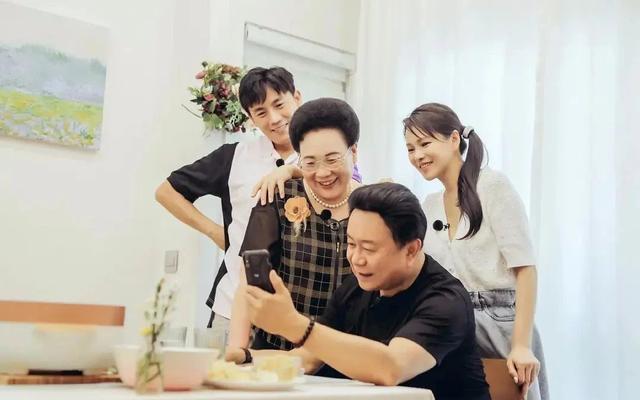 伊能静|比起冻龄女神，我老了之后更想做个像她一样快乐的老太太