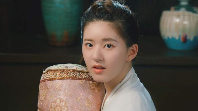 赵露思|一味傻萌角色，不停拍低成本穿越网剧，正在摧毁新秀赵露思