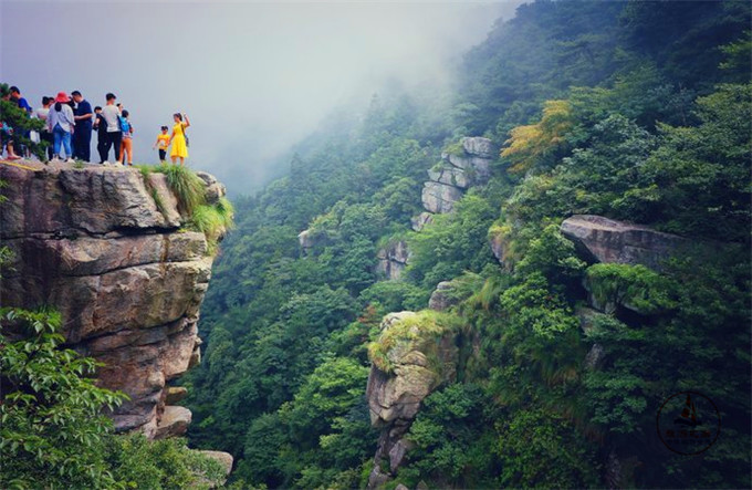 鄱阳湖西北方的庐山典型的地垒式断块山如今还是避暑胜地吗