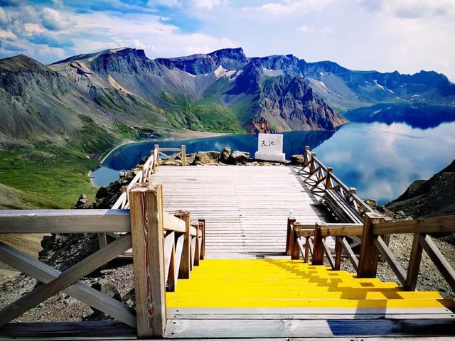比青海湖深，不输日本富士山，这座东北奇山一到夏天美成清凉胜地_腾讯新闻