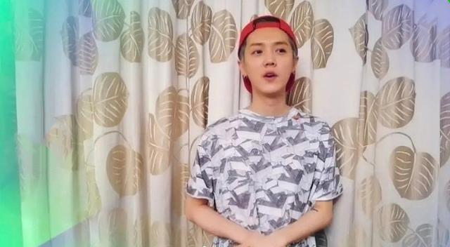 关晓彤|关晓彤露肩拖尾婚纱造型曝光，头戴白纱妆容淡雅如出水芙蓉