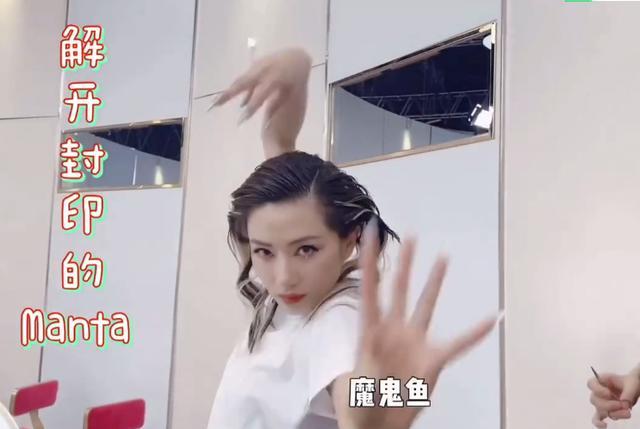 伊能静|伊能静用发卡当耳环、张雨绮的脏辫绑了一夜，姐姐的妆容藏满心机