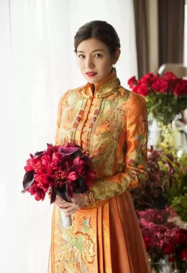 女明星婚礼上的中式黄金项链,陈妍希的最惹眼,杨颖的最接地气