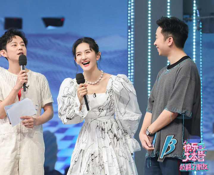 快乐大本营|《快乐大本营》麦亨利内涵何炅“个子矮”，谁注意到何炅的表情？