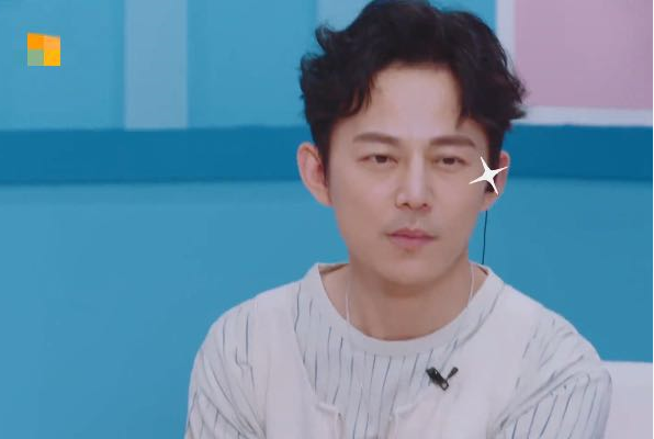 快乐大本营|《快乐大本营》麦亨利内涵何炅“个子矮”，谁注意到何炅的表情？