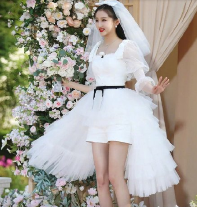 关晓彤|关晓彤新剧演技炸裂，但婚纱造型被嘲膀大腰圆
