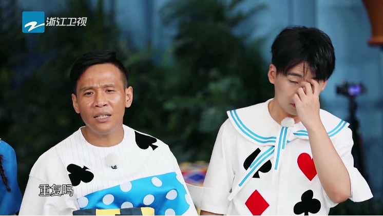 宋小宝|宋小宝录《奔跑吧》引争议，当众用手摸肚子，被吐槽“素质低”