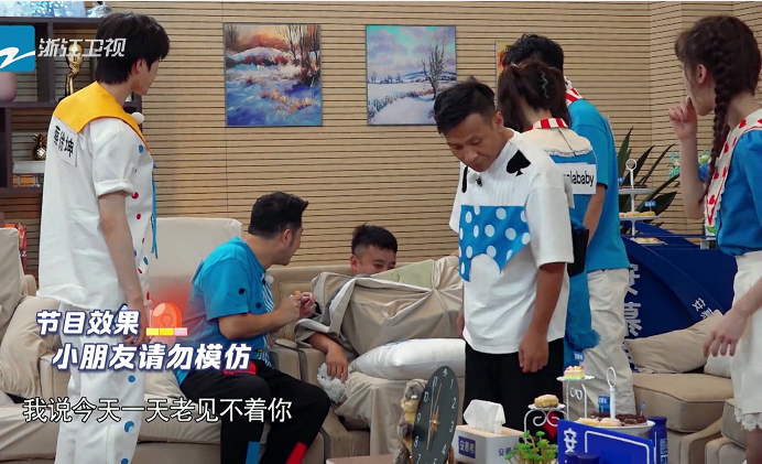 宋小宝|宋小宝录《奔跑吧》引争议，当众用手摸肚子，被吐槽“素质低”