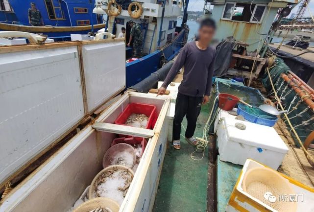 电拖网通常使用蓄电池,柴油机等工具改装,是国家明令禁止使用的渔具