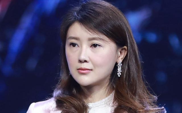 甘薇|昔日阔太甘薇落魄不堪，靠3个孩子挣钱养家，如今学费都交不起？