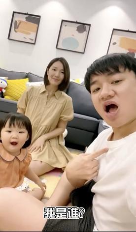 李亚男|王祖蓝二胎不止一个？李亚男晒与女儿合照：有几个兄弟姐妹都爱你