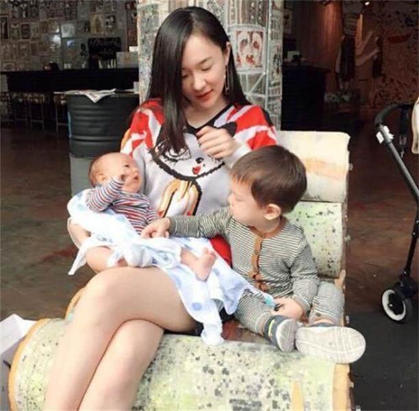 霍思燕悄悄生下二胎?女儿正脸照曝光,嗯哼有妹妹了